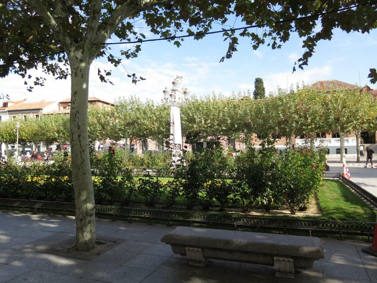 La Casa Tahona Plaza De Cervantes อัลกาลาเดเอนาเรส ภายนอก รูปภาพ